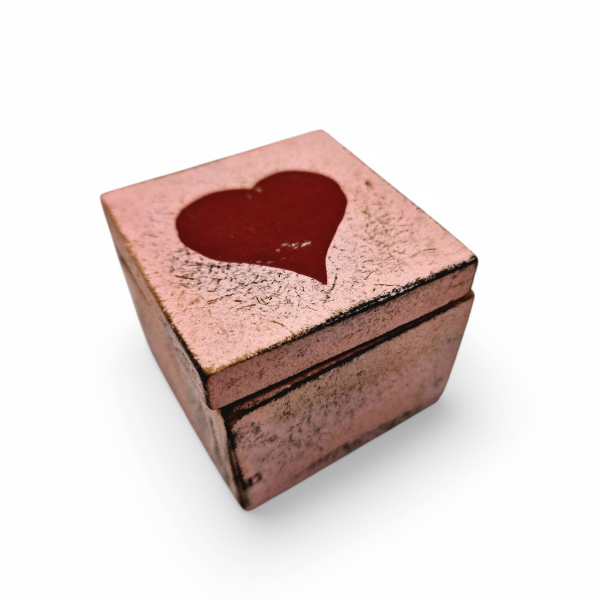 Mini-Holzbox mit rotem Herz bemalt im Vintagestyle 5x6cm